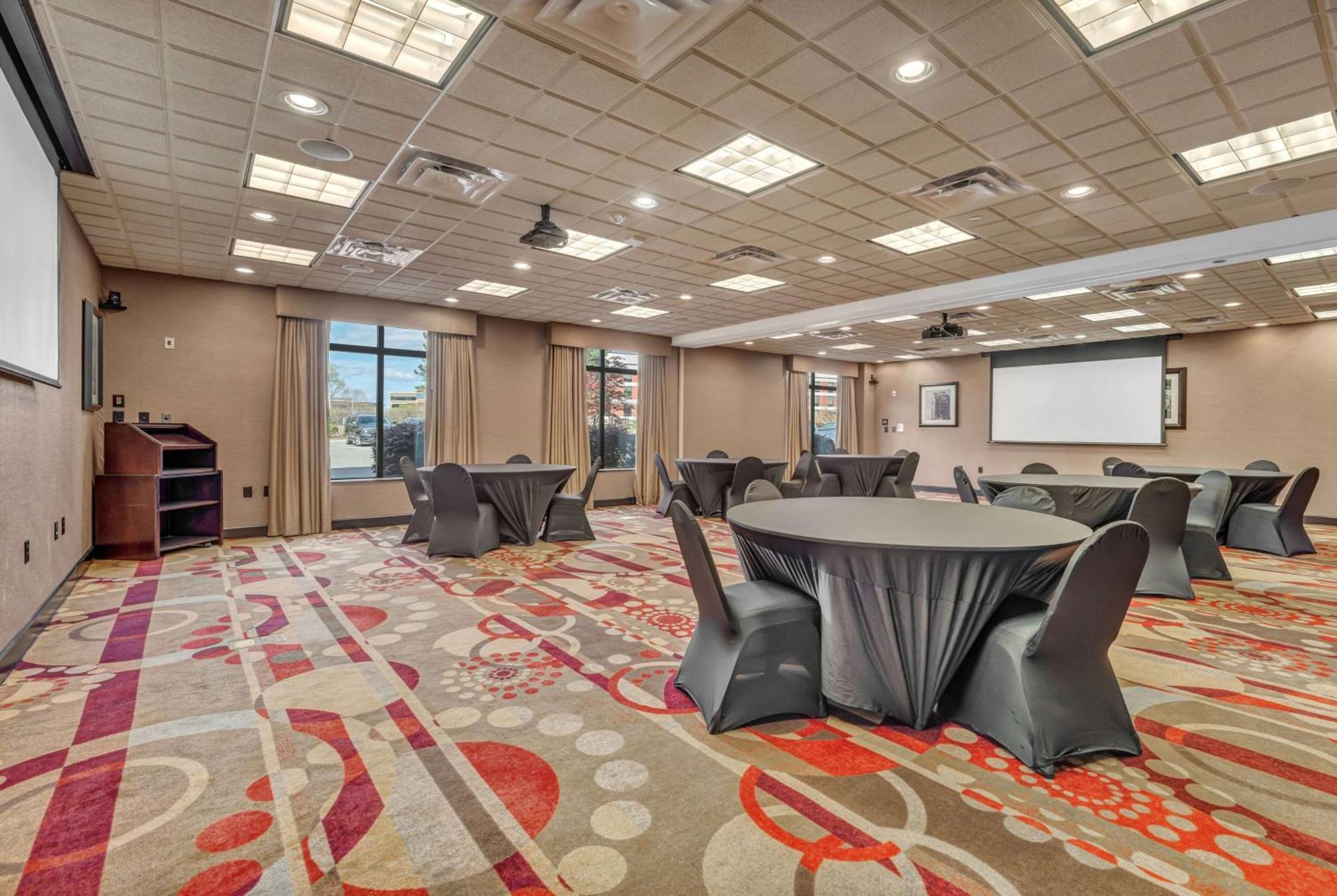 Wingate By Wyndham State Arena Raleigh/Cary Hotel Extérieur photo
